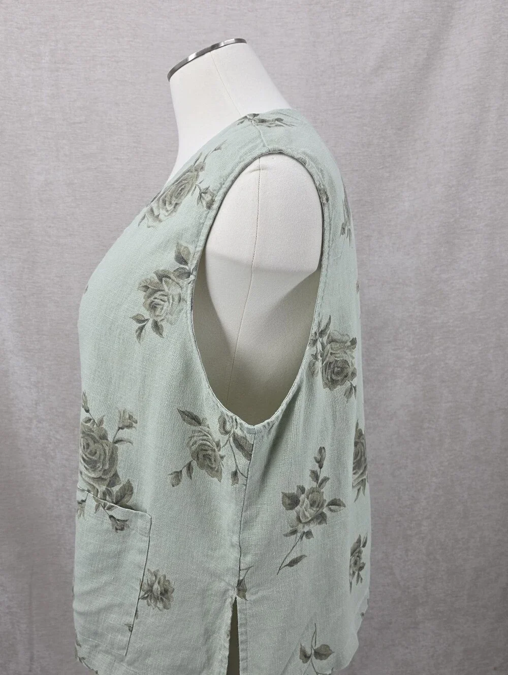 Vintage Linen Sleeveless Sage Green Floral Button-Front Vest Sleeveless Top